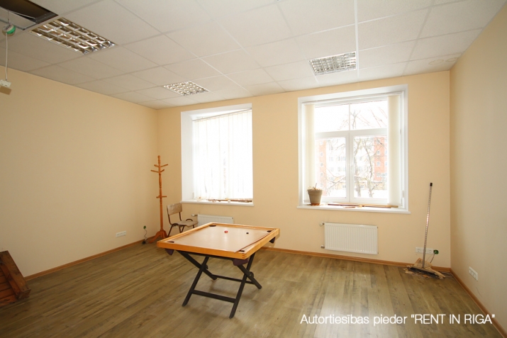 Объявление. Pilnībā autonomas un gaišas telpas, kuras piemērotas smalkajai ražošanai, birojam vai noliktavai.  Цена: 1200 EUR/мес. Foto #8