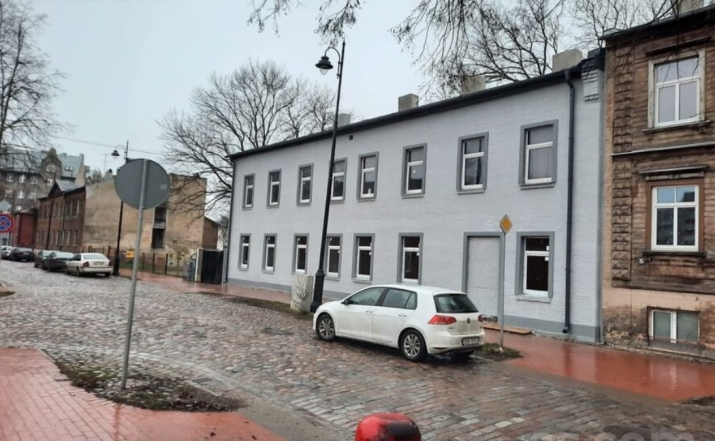 Объявление. Продается здание площадью 590 м2 после наружного ремонта. Участок1022 м2, на котором можно Цена: 370000 EUR Foto #2