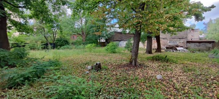 Объявление. Продается здание площадью 590 м2 после наружного ремонта. Участок1022 м2, на котором можно Цена: 370000 EUR Foto #9