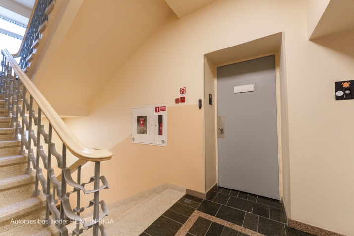 Sludinājumi. Birojs biznesa centrā Lāčplēša 41.  2 lielas telpas, 2 mazas telpas no kurām vienā var iekārtot Cena: 510 EUR/mēn Foto #8