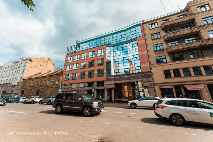 Sludinājumi. Birojs biznesa centrā Lāčplēša 41.  2 lielas telpas, 2 mazas telpas no kurām vienā var iekārtot Cena: 510 EUR/mēn Foto #1