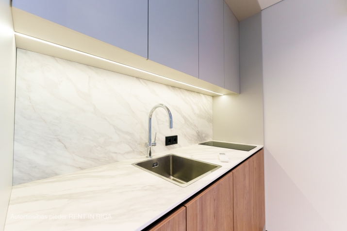 Sludinājumi. Pilnībā gatavu moduļu māju var uzstādīt jūsu īpašumā divus mēnešus pēc iegādes. Moduļu mājā Cena: 72800 EUR Foto #9