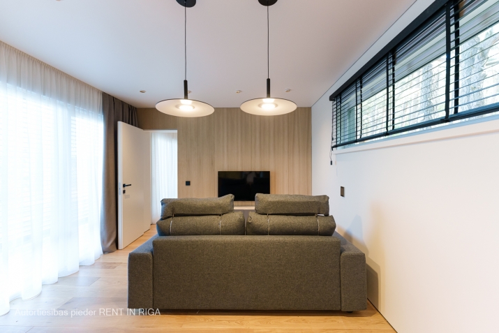 Sludinājumi. Pilnībā gatavu moduļu māju var uzstādīt jūsu īpašumā divus mēnešus pēc iegādes. Moduļu mājā Cena: 72800 EUR Foto #5