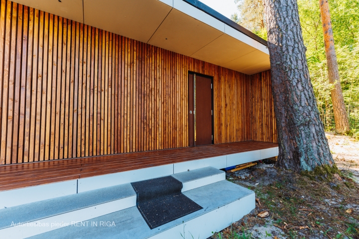 Sludinājumi. Pilnībā gatavu moduļu māju var uzstādīt jūsu īpašumā divus mēnešus pēc iegādes. Moduļu mājā Cena: 72800 EUR Foto #4