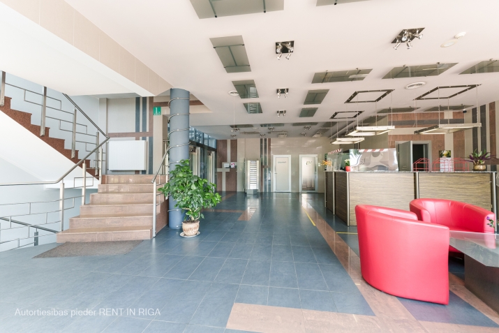 Объявление. Офисное помещение в аренду в Тейке. 65 кв.м (2 этаж) - 1 бесплатное парковочное место.   Подземная Цена: 585 EUR/мес. Foto #7