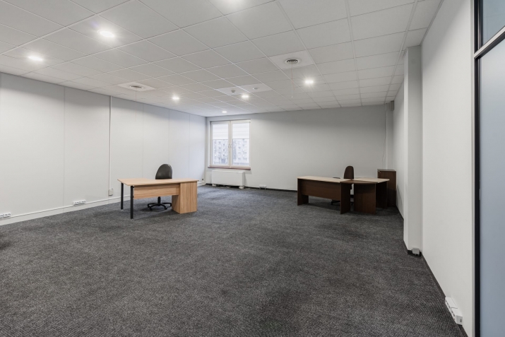 Объявление. Офисное помещение в аренду в Тейке. 65 кв.м (2 этаж) - 1 бесплатное парковочное место.   Подземная Цена: 585 EUR/мес. Foto #2