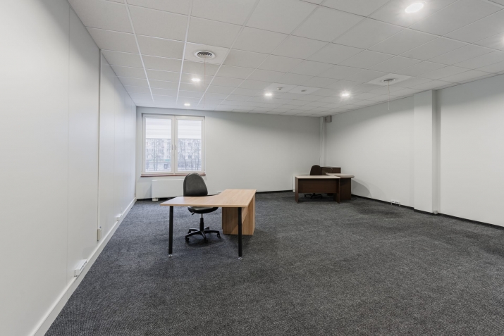 Объявление. Офисное помещение в аренду в Тейке. 65 кв.м (2 этаж) - 1 бесплатное парковочное место.   Подземная Цена: 585 EUR/мес. Foto #4