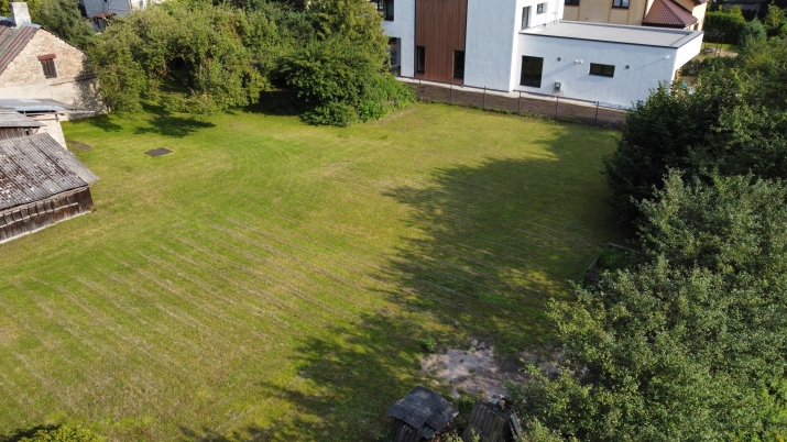 Sludinājumi. Zemes gabals klusā vietā savrupmājas būvniecībai.  Taisnstūra formas, kopts, līdzens fasādes zemes Cena: 77000 EUR Foto #7