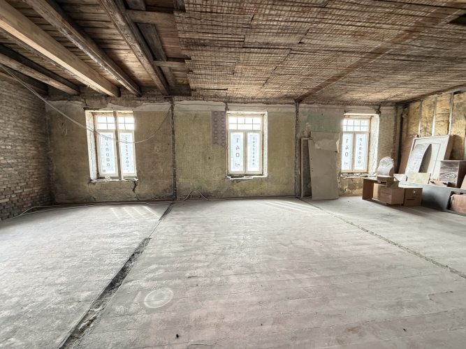 Sludinājumi. Pārdod dzīvokli augstajā pirmajā stāvā  Maskavas ielā, Rīgā  Piedāvājumā īpašums fasādes mājā Cena: 96000 EUR Foto #1