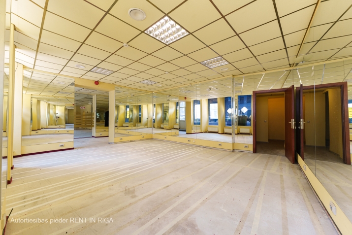 Sludinājumi. Telpas pie Brīvības ielas un Barona kvartāla ar lielu gājēju plūsmu.  Telpās var izveidot veikalu, Cena: 250000 EUR Foto #5