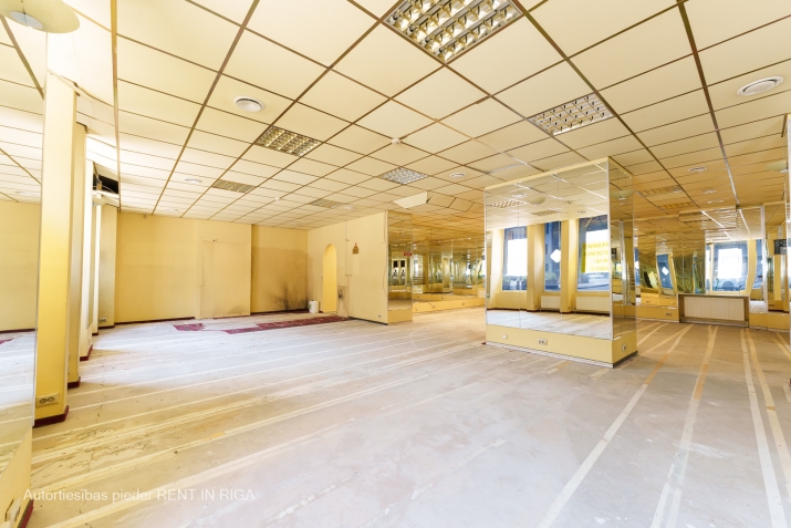 Sludinājumi. Telpas pie Brīvības ielas un Barona kvartāla ar lielu gājēju plūsmu.  Telpās var izveidot veikalu, Cena: 250000 EUR Foto #6