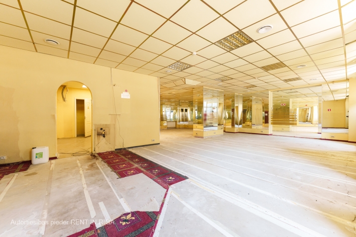 Sludinājumi. Telpas pie Brīvības ielas un Barona kvartāla ar lielu gājēju plūsmu.  Telpās var izveidot veikalu, Cena: 250000 EUR Foto #7