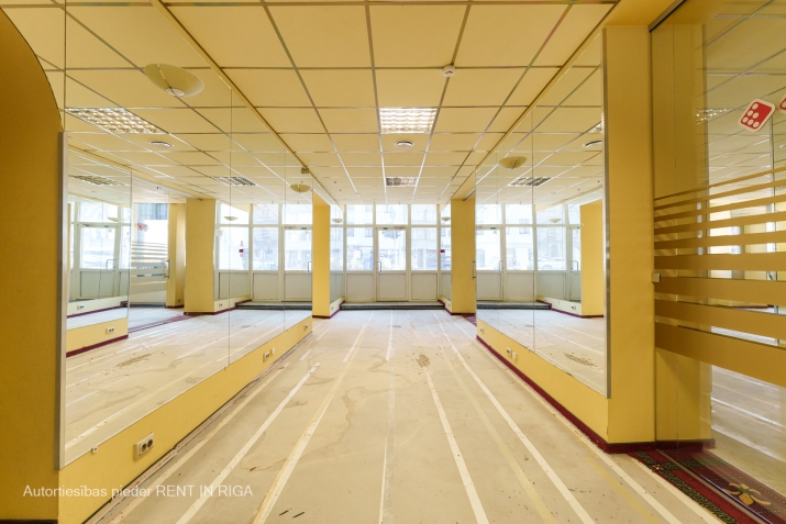 Sludinājumi. Telpas pie Brīvības ielas un Barona kvartāla ar lielu gājēju plūsmu.  Telpās var izveidot veikalu, Cena: 250000 EUR Foto #9