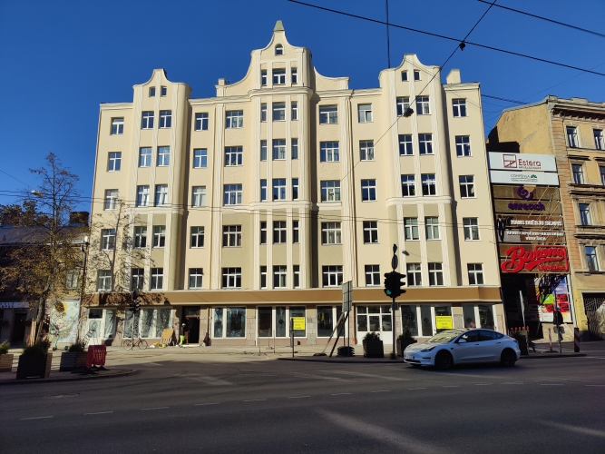 Sludinājumi. Telpas pie Brīvības ielas un Barona kvartāla ar lielu gājēju plūsmu.  Telpās var izveidot veikalu, Cena: 250000 EUR Foto #1