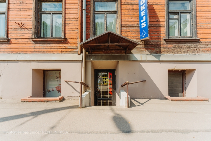 Sludinājumi. Iznomā telpas Pērnavas ielā, Grīziņkalnā ar ieeju no ēkas fasādes.  Telpu plānojums sastāv no Cena: 500 EUR/mēn Foto #1