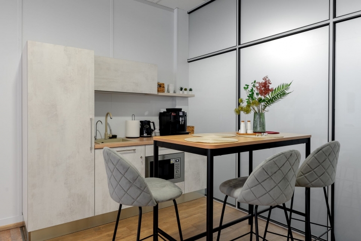 Объявление. Сдается в аренду офисное помещение в Тейке. 82 кв.м состоит из 2 комнат (58+24).  Также имеются:  Цена: 492 EUR/мес. Foto #9