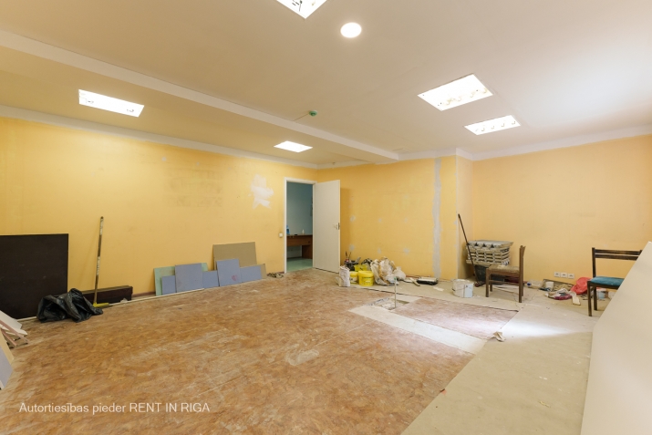 Sludinājumi. Biroja vai veikala telpas izdevīgā lokācijā.  Foto informatīvs, piedāvājam blakus telpas šajā pat Cena: 160 EUR/mēn Foto #5