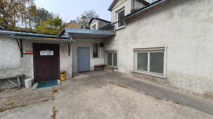 Sludinājumi. Biroja vai veikala telpas izdevīgā lokācijā.  Foto informatīvs, piedāvājam blakus telpas šajā pat Cena: 160 EUR/mēn Foto #1