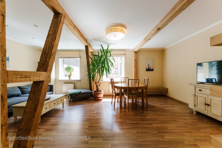 Sludinājumi. Dzīvoklis ar stāvvietu pagalmā, Klusajā centrā.  Pārdod dzīvokli, kas atrodas klusā pagalmā, 2 Cena: 184000 EUR Foto #1