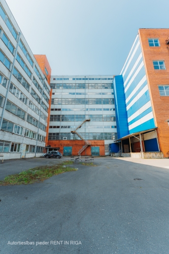Sludinājumi. Iznomā ražotnes telpas Rīgas Brīvostas tuvumā.   Sākot ar 600 kvm iznomājam telpas Cena: 7700 EUR/mēn Foto #2