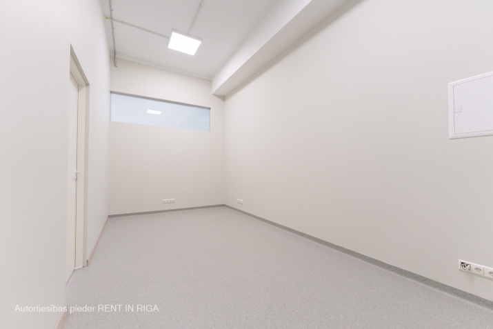 Объявление. Помещение с раковиной на Югле, Бривибас гатве 403.  Помещение может быть приспособлено под офис, Цена: 265 EUR/мес. Foto #3