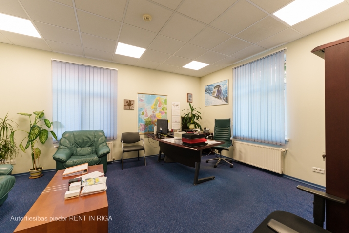 Sludinājumi. Iznomā biroja ēku ar teritoriju Teikā. Autonoms, atsevišķi stāvoš īpašums labā lokācijā. Blakus Cena: 3863 EUR/mēn Foto #6