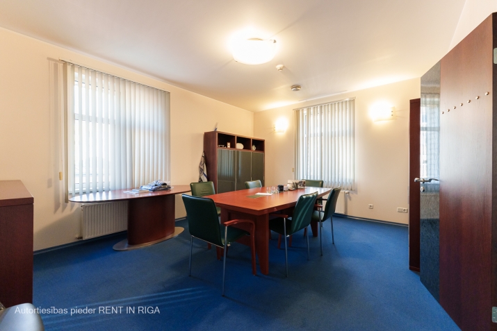 Sludinājumi. Iznomā biroja ēku ar teritoriju Teikā. Autonoms, atsevišķi stāvoš īpašums labā lokācijā. Blakus Cena: 3863 EUR/mēn Foto #7