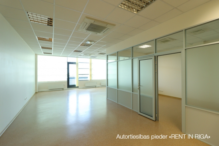 Sludinājumi. Birojs Ziepniekkalnā.  + 3. stāvs. + Pašlaik platība sastāv no atvērtas telpas, kabineta. + Cena: 1368 EUR/mēn Foto #3