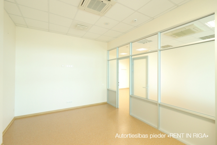 Sludinājumi. Birojs Ziepniekkalnā.  + 3. stāvs. + Pašlaik platība sastāv no atvērtas telpas, kabineta. + Cena: 1368 EUR/mēn Foto #5