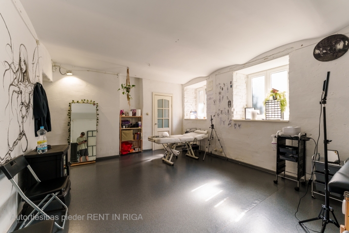 Объявление. Bright premises near Miera Street, with a beautiful garden in the courtyard.  Two separate rooms Цена: 450 EUR/мес. Foto #4