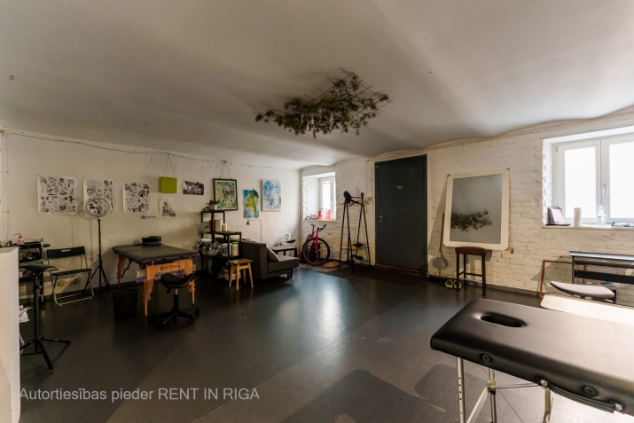 Объявление. Bright premises near Miera Street, with a beautiful garden in the courtyard.  Two separate rooms Цена: 450 EUR/мес. Foto #2