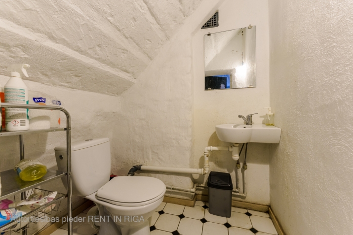 Объявление. Bright premises near Miera Street, with a beautiful garden in the courtyard.  Two separate rooms Цена: 450 EUR/мес. Foto #6