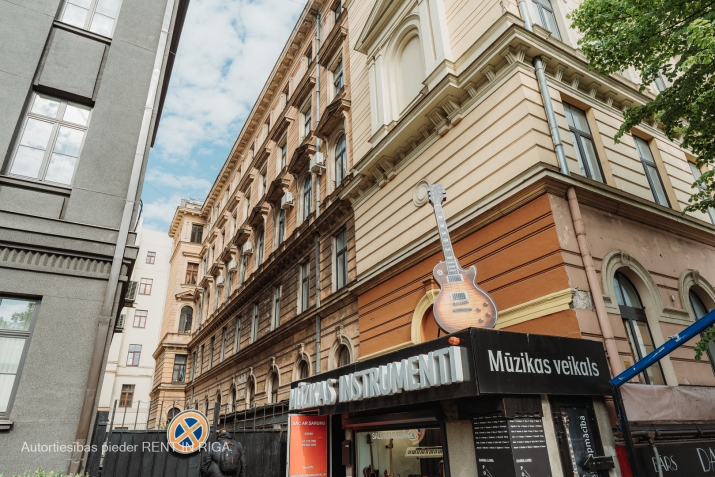 Sludinājumi. Tirdzniecības telpas stratēģiski izdevīgā vietā.  + Gāzes apkure ar individuālo skaitītāju. + Cena: 1000 EUR/mēn Foto #1