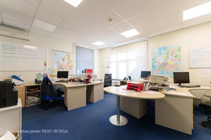 Sludinājumi. Iznomā pirmo stāvu autonomā ēkā, biroja vajadzībām.  Autonoms, atsevišķi stāvoš īpašums labā Cena: 1985 EUR/mēn Foto #7