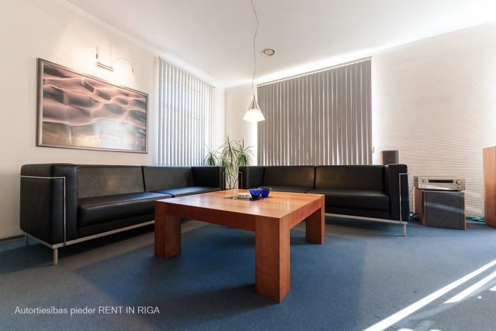 Sludinājumi. Iznomā pirmo stāvu autonomā ēkā, biroja vajadzībām.  Autonoms, atsevišķi stāvoš īpašums labā Cena: 1985 EUR/mēn Foto #9