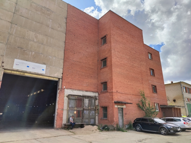 Объявление. Iznomā renovējamas biroju telpas.  Ilgtermiņā iznomā 3 stāvus no 4 administratīvajā ēkā bijušajā Цена: 1530 EUR/мес. Foto #3