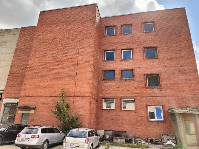 Объявление. Iznomā renovējamas biroju telpas.  Ilgtermiņā iznomā 3 stāvus no 4 administratīvajā ēkā bijušajā Цена: 1530 EUR/мес. Foto #2