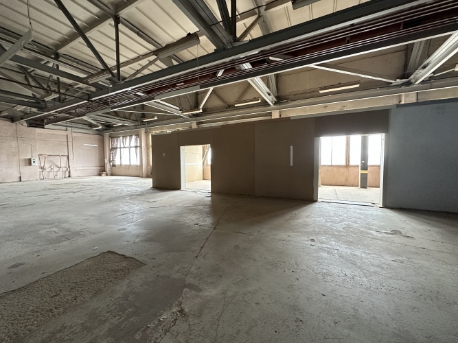 Sludinājumi. Ražotne vai noliktava tuvajā Purvciemā. Telpas atrodas ēkas ceturtajā stāvā. Kravas lifti 5t un 3t. Cena: 1068 EUR/mēn Foto #3