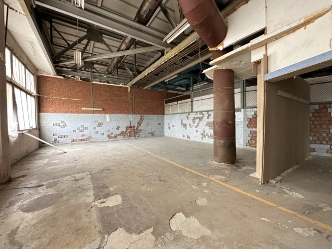 Sludinājumi. Ražotne vai noliktava tuvajā Purvciemā. Telpas atrodas ēkas ceturtajā stāvā. Kravas lifti 5t un 3t. Cena: 1068 EUR/mēn Foto #4