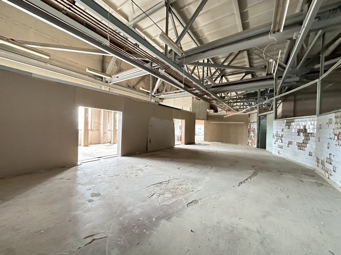 Sludinājumi. Ražotne vai noliktava tuvajā Purvciemā. Telpas atrodas ēkas ceturtajā stāvā. Kravas lifti 5t un 3t. Cena: 1068 EUR/mēn Foto #7