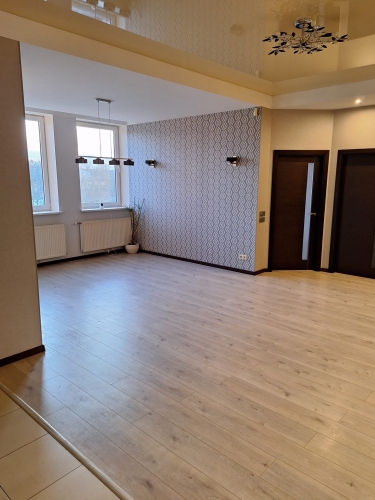 Sludinājumi. Multifunkcionāla ēka.  Pārdodas 4 stāvu ēka, kurā atrodas Vesko veikals, frizētava, deju studija, Cena: 375000 EUR Foto #9