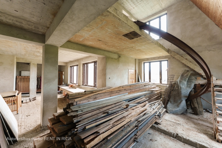 Sludinājumi. Tiek pārdota nepabeigta māja ar zemi gleznainā Mūsas upes krastā.  Piedāvājums sastāv no 720 m2 Cena: 75000 EUR Foto #1