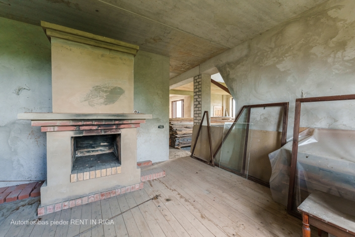 Sludinājumi. Tiek pārdota nepabeigta māja ar zemi gleznainā Mūsas upes krastā.  Piedāvājums sastāv no 720 m2 Cena: 75000 EUR Foto #3