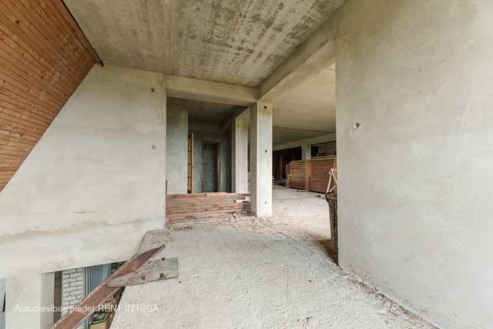 Sludinājumi. Tiek pārdota nepabeigta māja ar zemi gleznainā Mūsas upes krastā.  Piedāvājums sastāv no 720 m2 Cena: 75000 EUR Foto #8