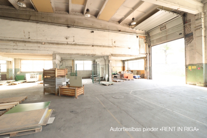 Sludinājumi. Plaša telpas ražošanai vai noliktavai.  + Sakopta, iežogota, asfaltēta un apsragāta teritorija ar Cena: 7035 EUR/mēn Foto #7