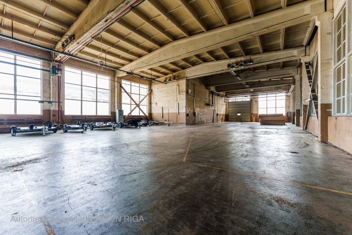 Sludinājumi. Plaša telpas ražošanai vai noliktavai.  + Sakopta, iežogota, asfaltēta un apsragāta teritorija ar Cena: 7035 EUR/mēn Foto #1