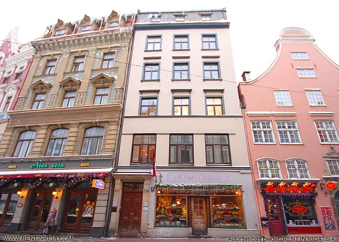 Объявление. Nomai tiek piedāvātas labas biroja telpas vēsturiskā namā, kas atrodas uz Tirgoņu ielas. Ceturtā Цена: 499 EUR/мес. Foto #1