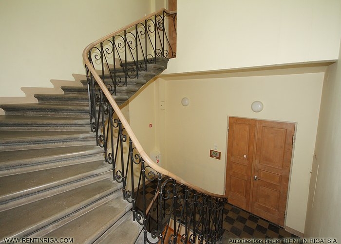 Объявление. Nomai tiek piedāvātas labas biroja telpas vēsturiskā namā, kas atrodas uz Tirgoņu ielas. Ceturtā Цена: 499 EUR/мес. Foto #8