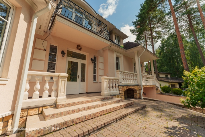 Sludinājumi. Grezna privātmāja Sunīšos.  Māja atrodas klusā vietā, meža malā. Apkārtējie kaimiņi patīkami un Cena: 499000 EUR Foto #2