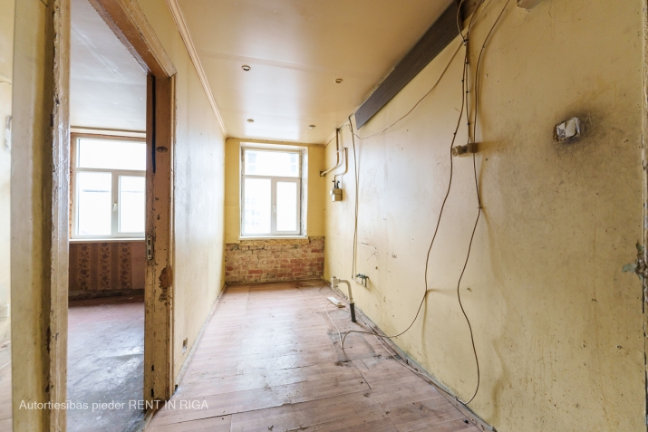 Объявление. Продаваемая недвижимость состоит из двух жилых зданий, одного нежилого здания и земельного участка. Цена: 730000 EUR Foto #7